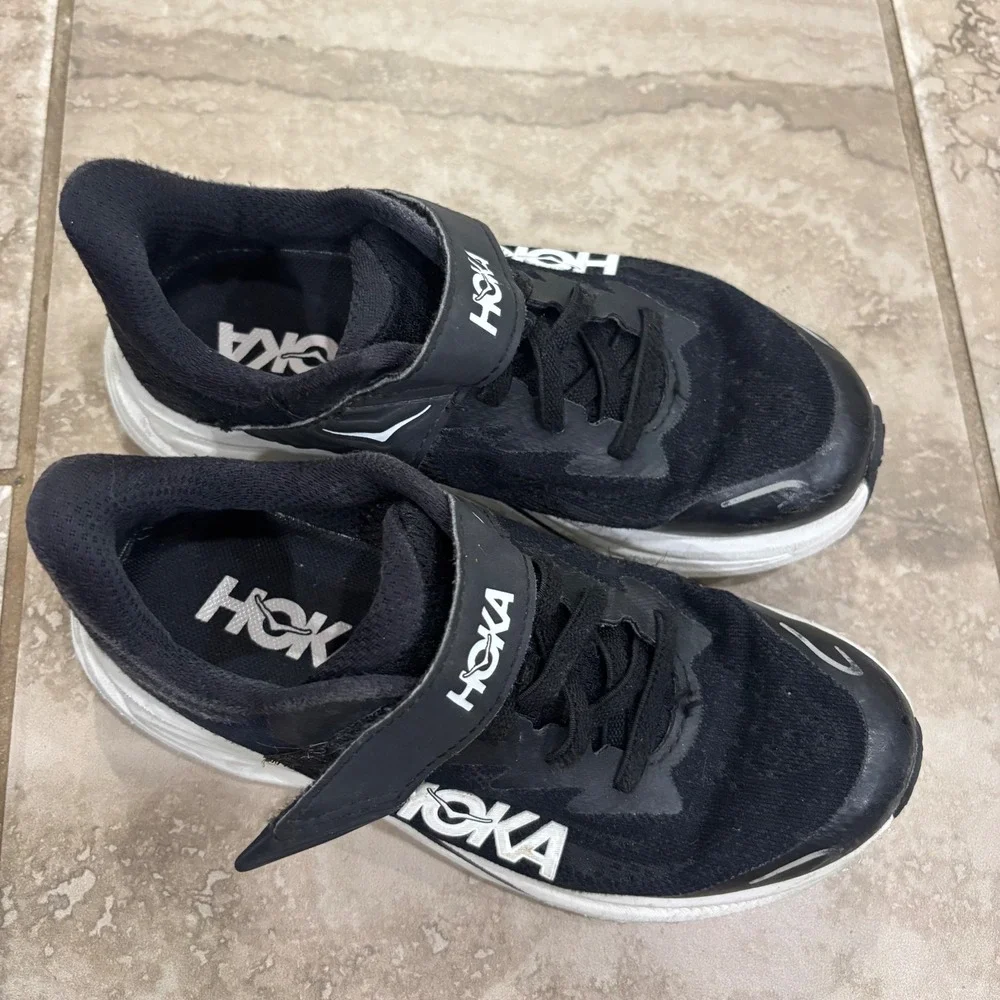 Hoka One One Clifton 9 Little Kid Running Shoes Black White 1168873 BWHT Size 1M